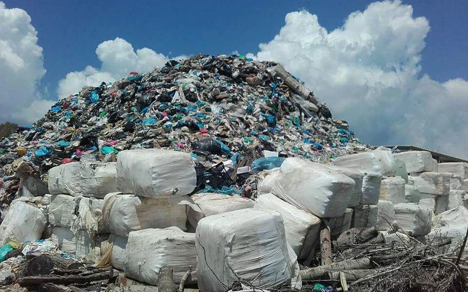 Φόρο €10 ανά τόνο θα πληρώνουν οι δήμοι που επιλέγουν την ταφή αποβλήτων